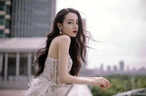 ウイグル族美人女優ディリラバさん 中国の傑出した。